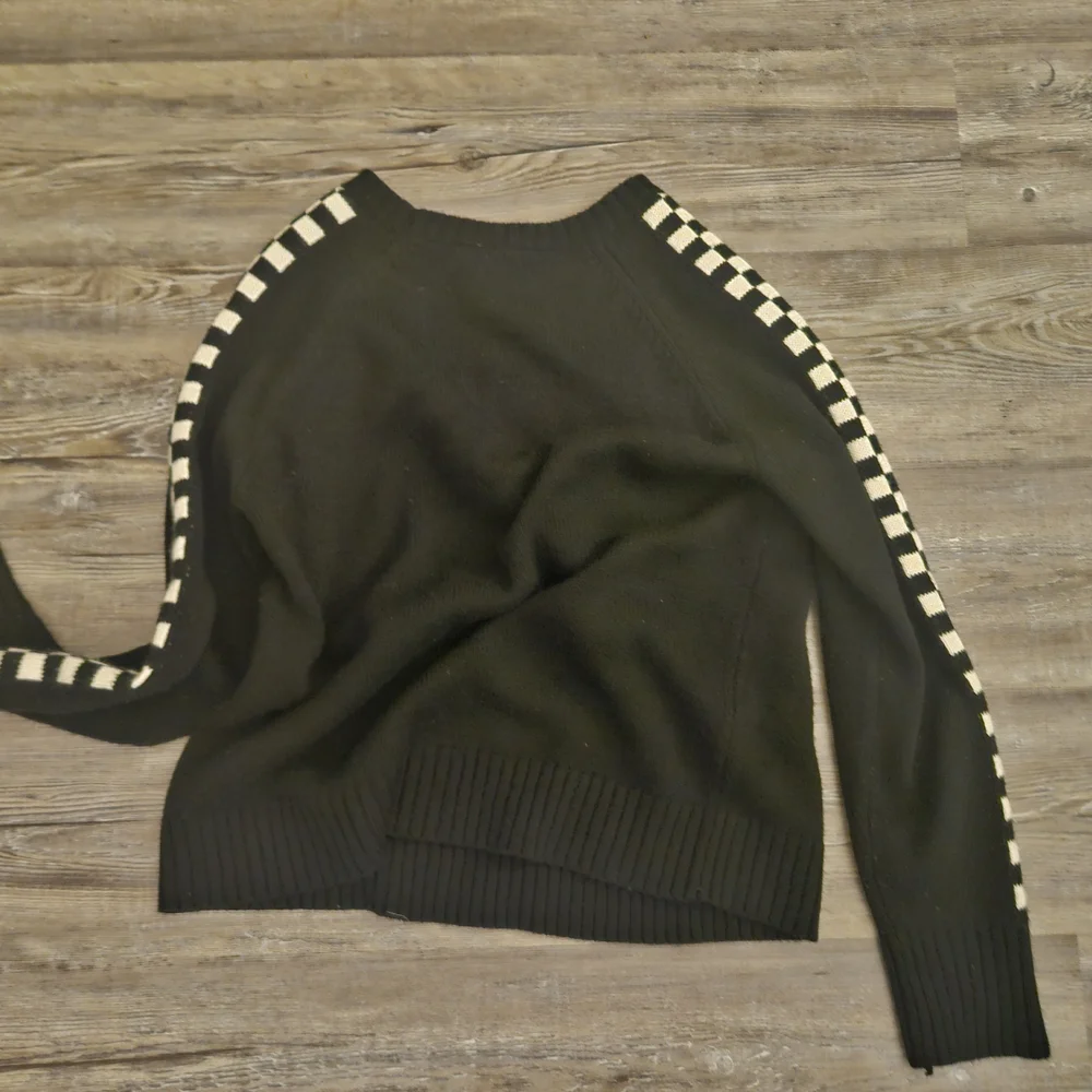 Nintendo 64 Black Sweater - Picture 3 of 3